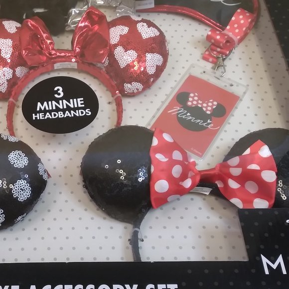 Disney Exclusive Collection 3 sets of ears and plenty of extras in the b… - Picture 8 of 8